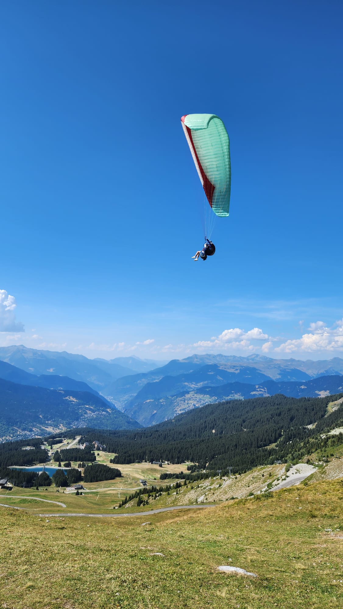 Parapente bleu ciel
