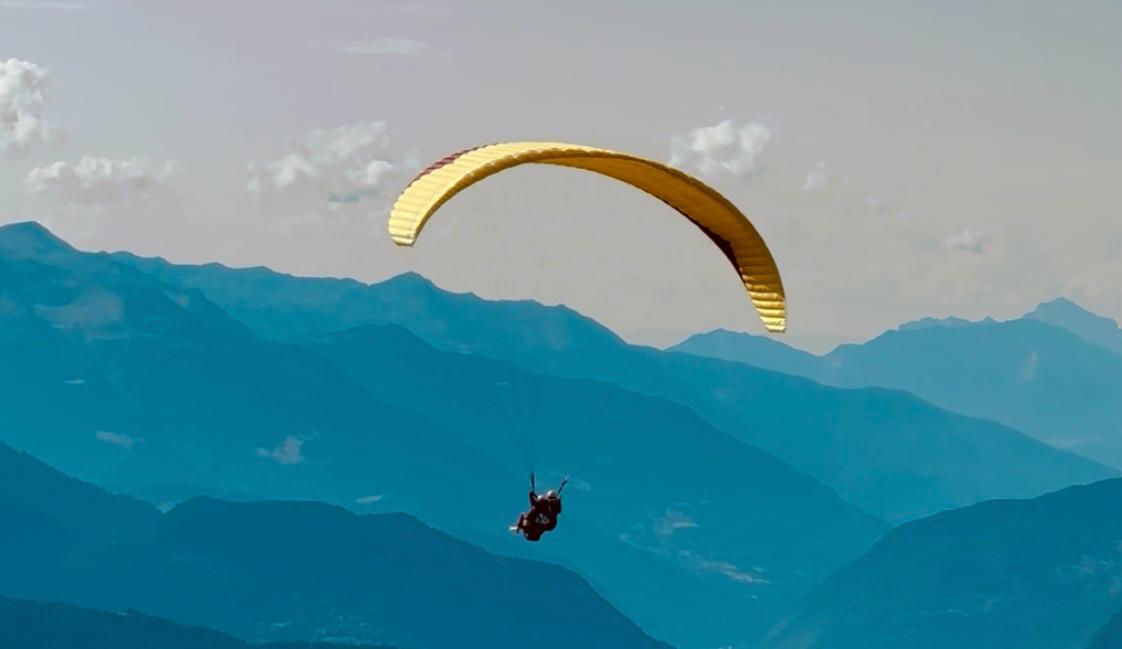 Vol au-dessus des montagnes